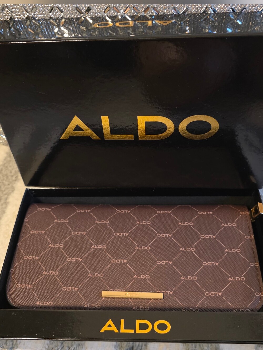 ALDO NWOT Women's Brown Logo Zip Wallet